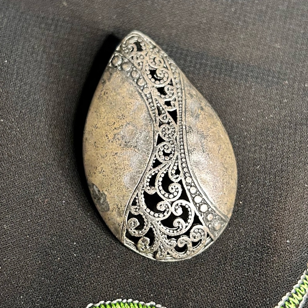 PREMIER DESIGNS Pretty Pewter brooch with delicate swirls.